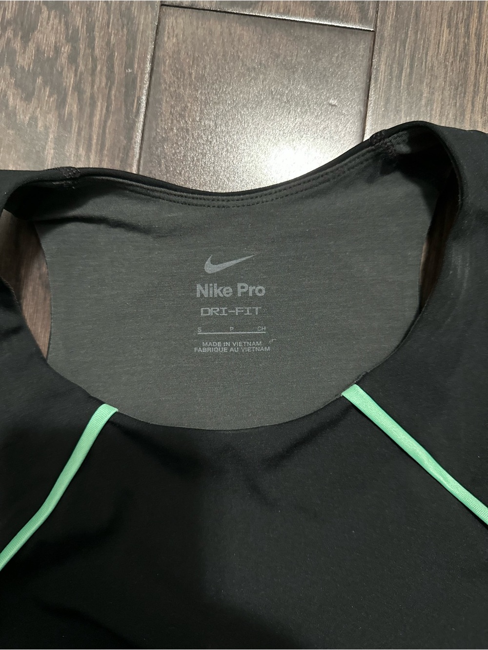Nike Pro Black Sports Crop Bra with Mint Trim - Picture 3 of 4